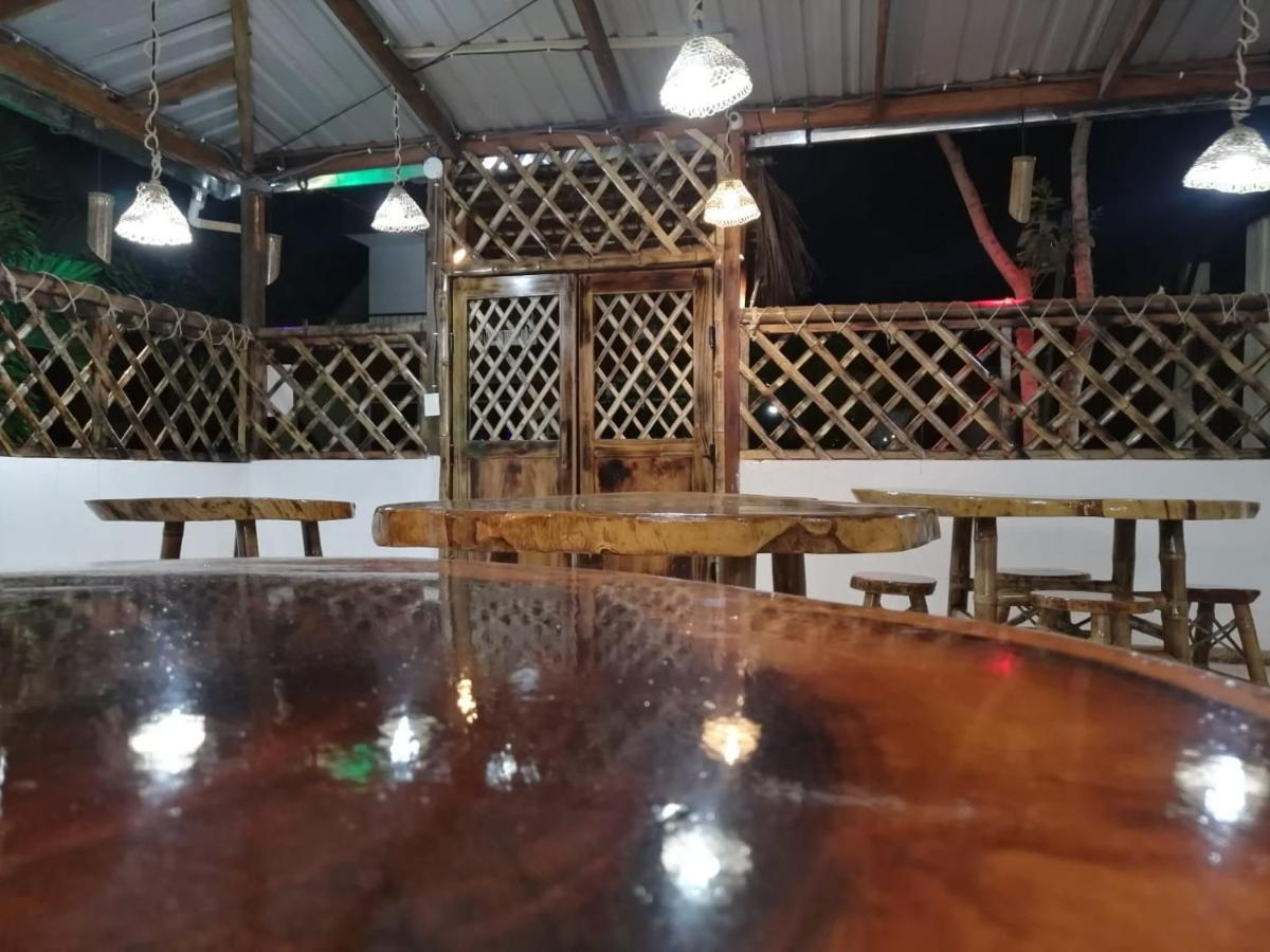 El Galeon Hotel Atacames Kültér fotó